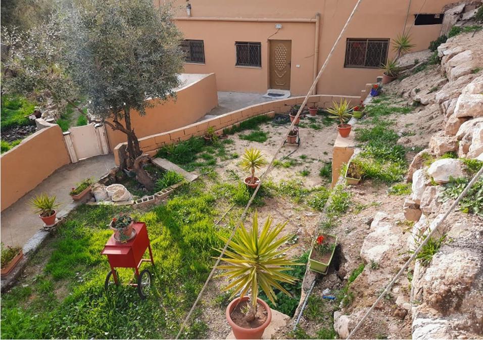 Emile Altwal Madaba Apartment Exterior photo